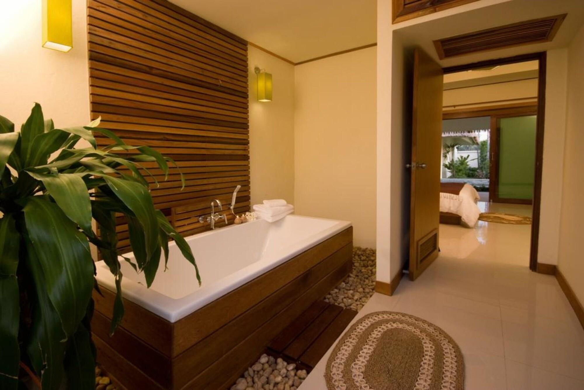 Nantra De Deluxe Hotel Hatjau-part Kültér fotó